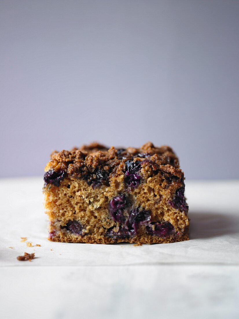 Blueberry crumble cake