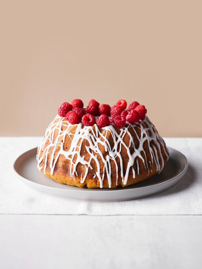 Bundt cake with cardamom, yoghurt and raspberries