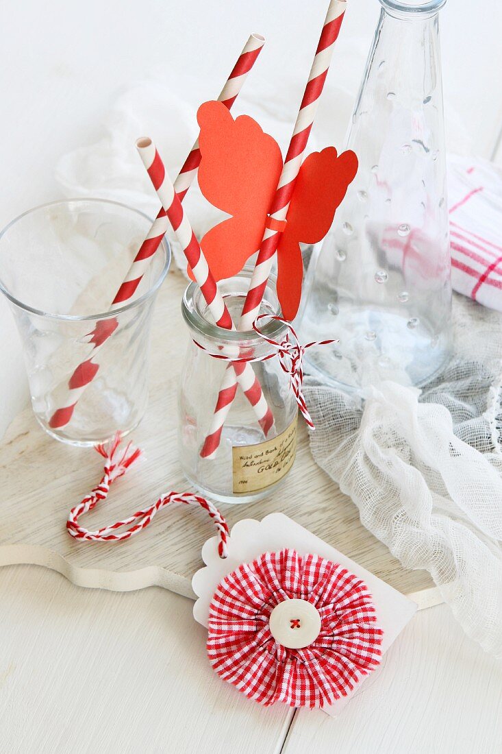 Craft idea for parties; paper butterfly on drinking straw