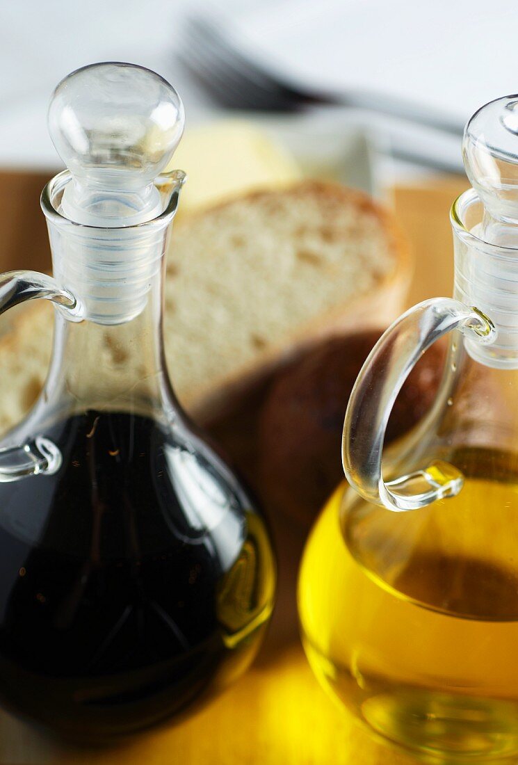Balsamic vinegar, olive oil and bread