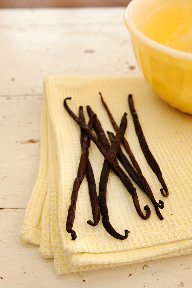 Vanilla pods on a light yellow tea towel