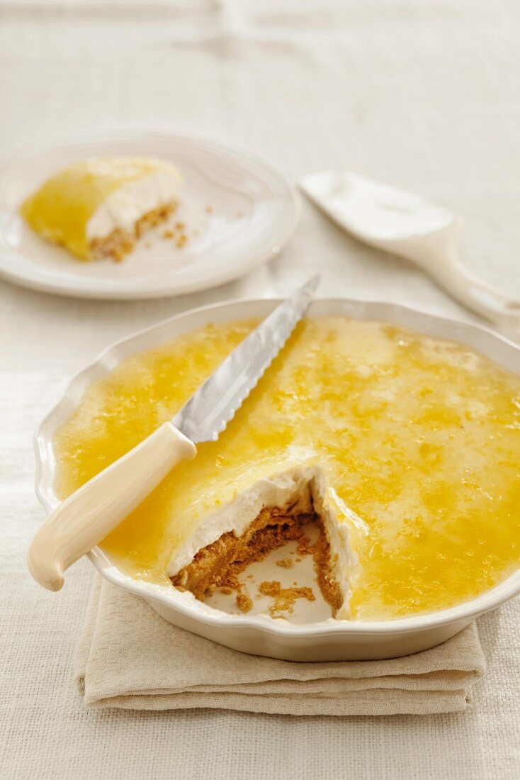 Vanilla cheesecake, sliced