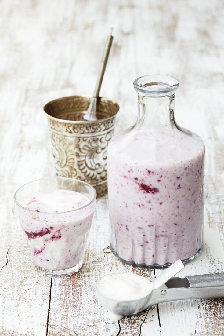 Blueberry & yoghurt lassi