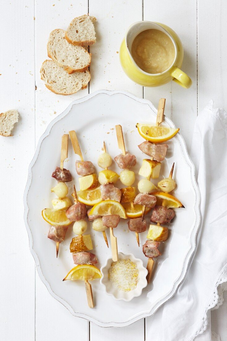 Pork kebabs with lemon