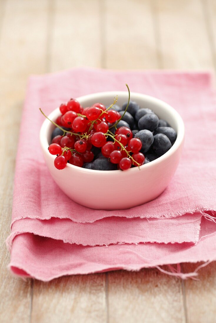 Redcurrants and blueberries in a small bowl