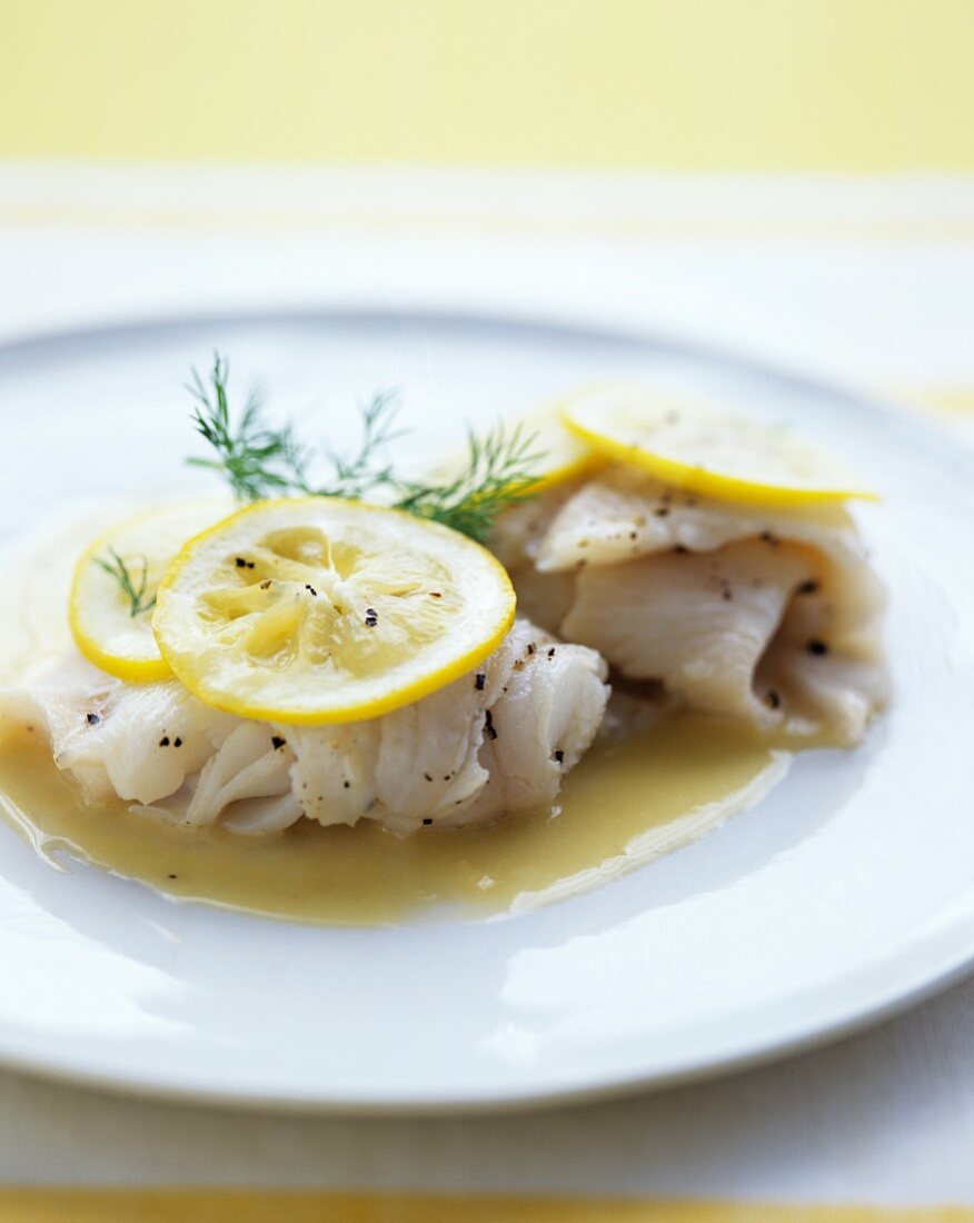 Rolled sole fillets with lemon sauce