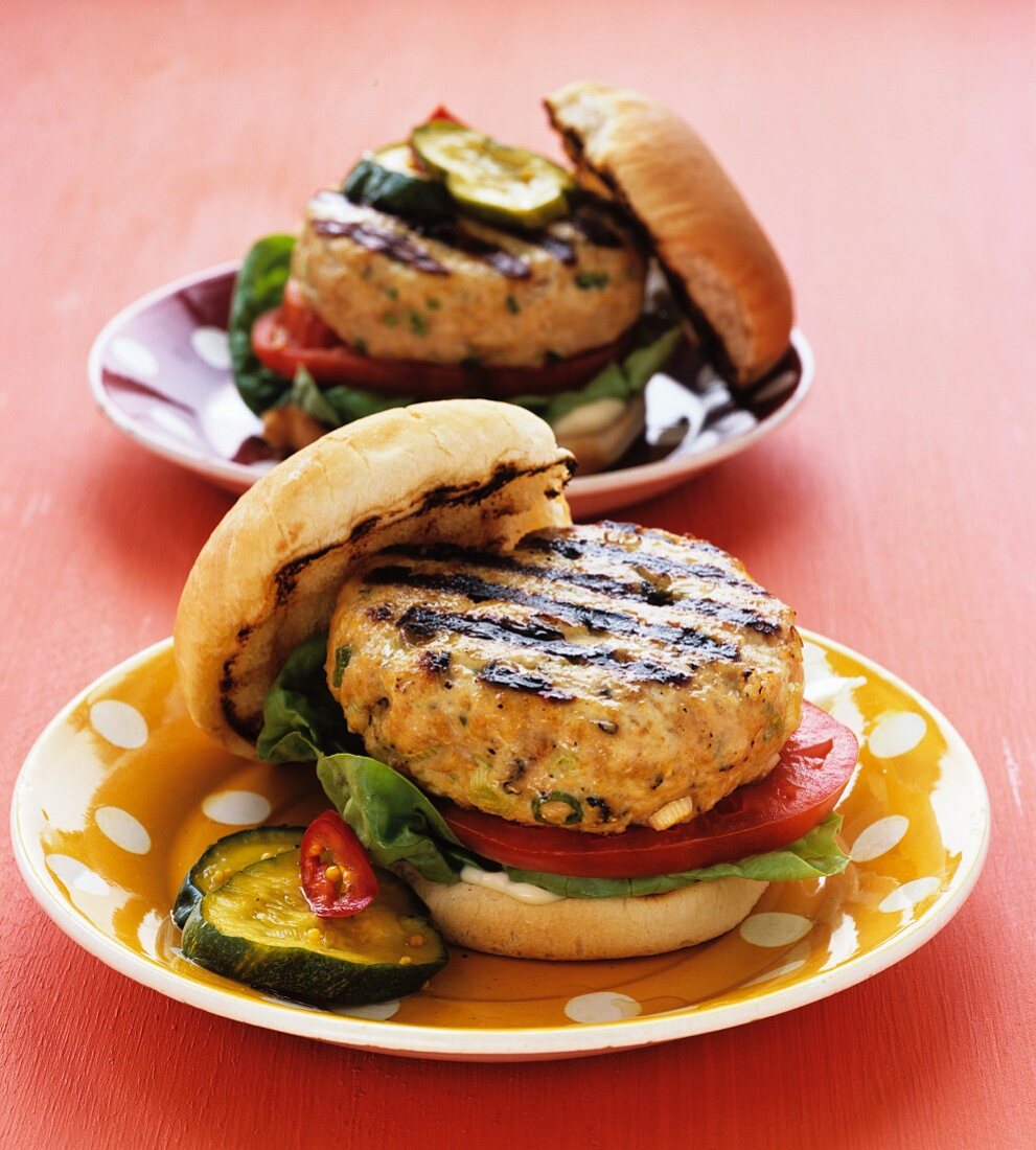Grilled turkey burgers in buns