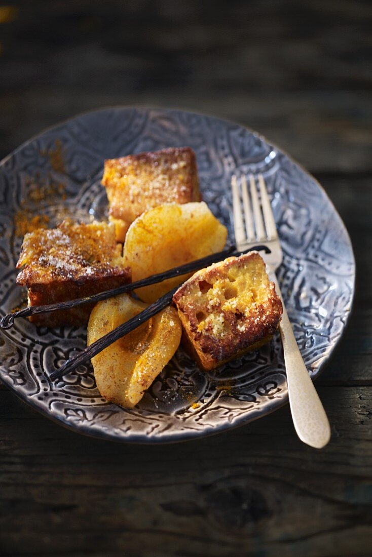 Pain Perdu mit Kurkuma-Birnen