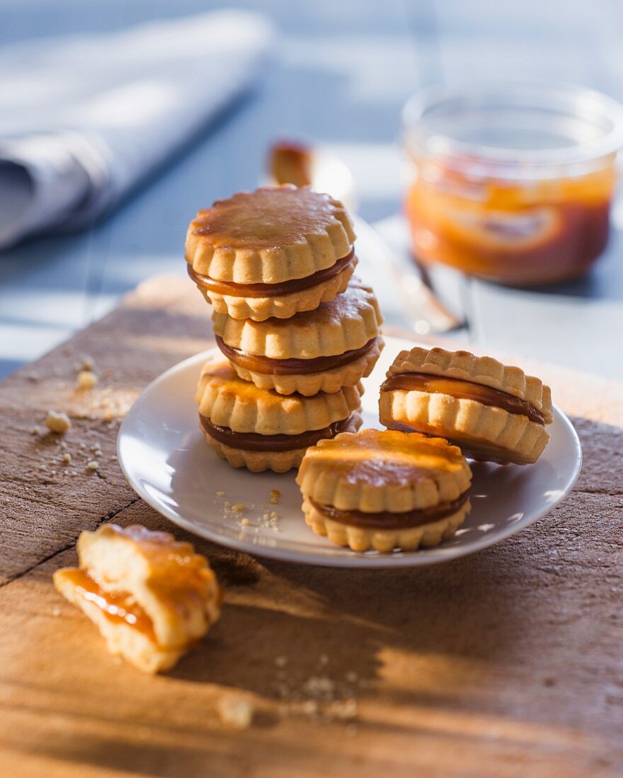 Sable biscuits with honey