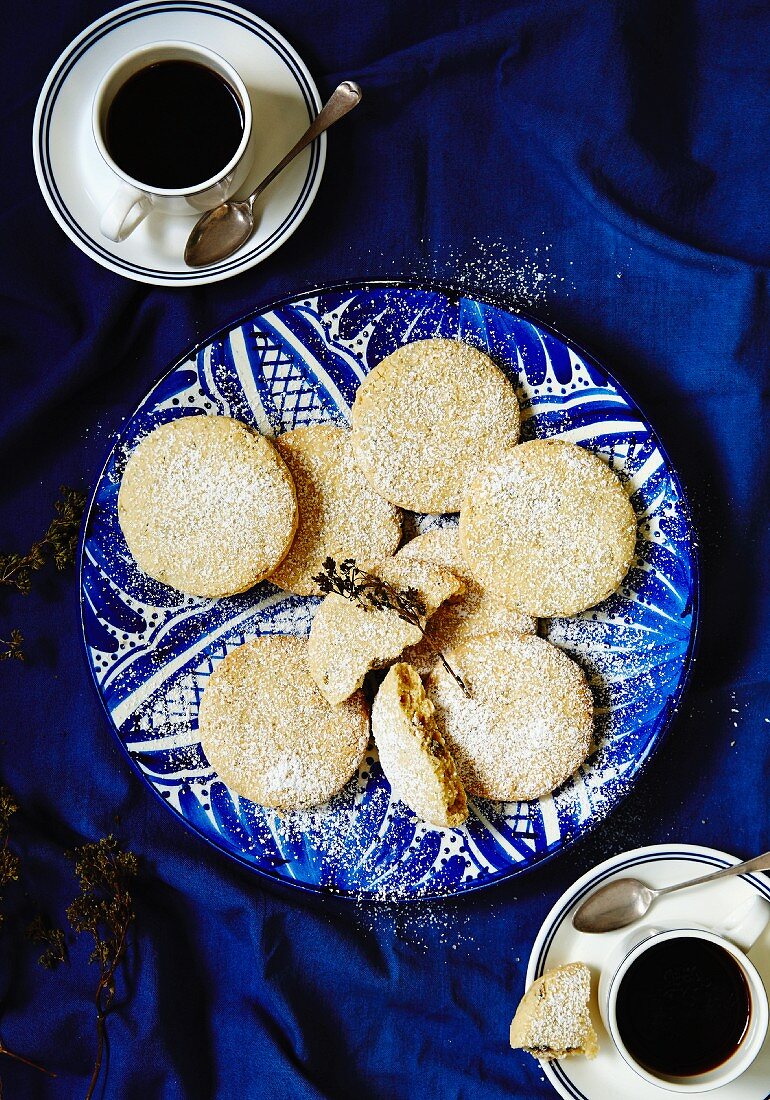 Shortbread biscuits with pistachios (Greece)