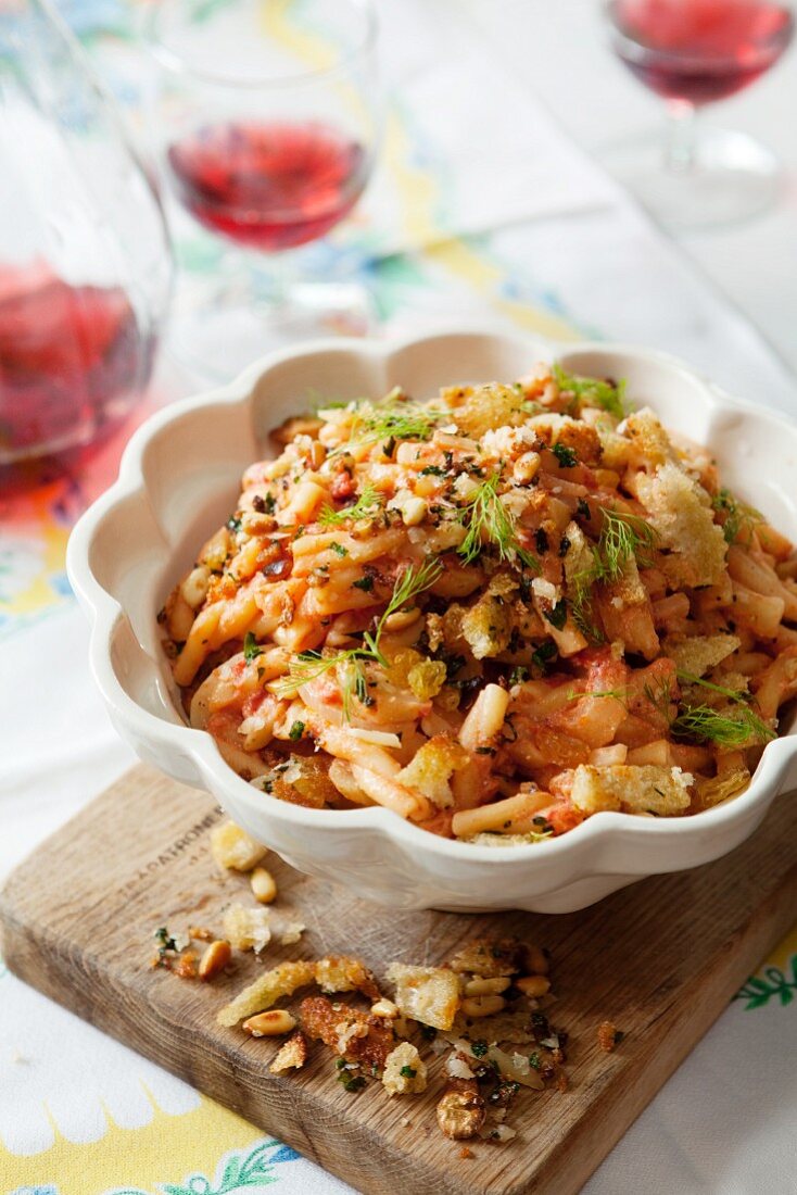 Pasta with cheese, pine nuts and fennel