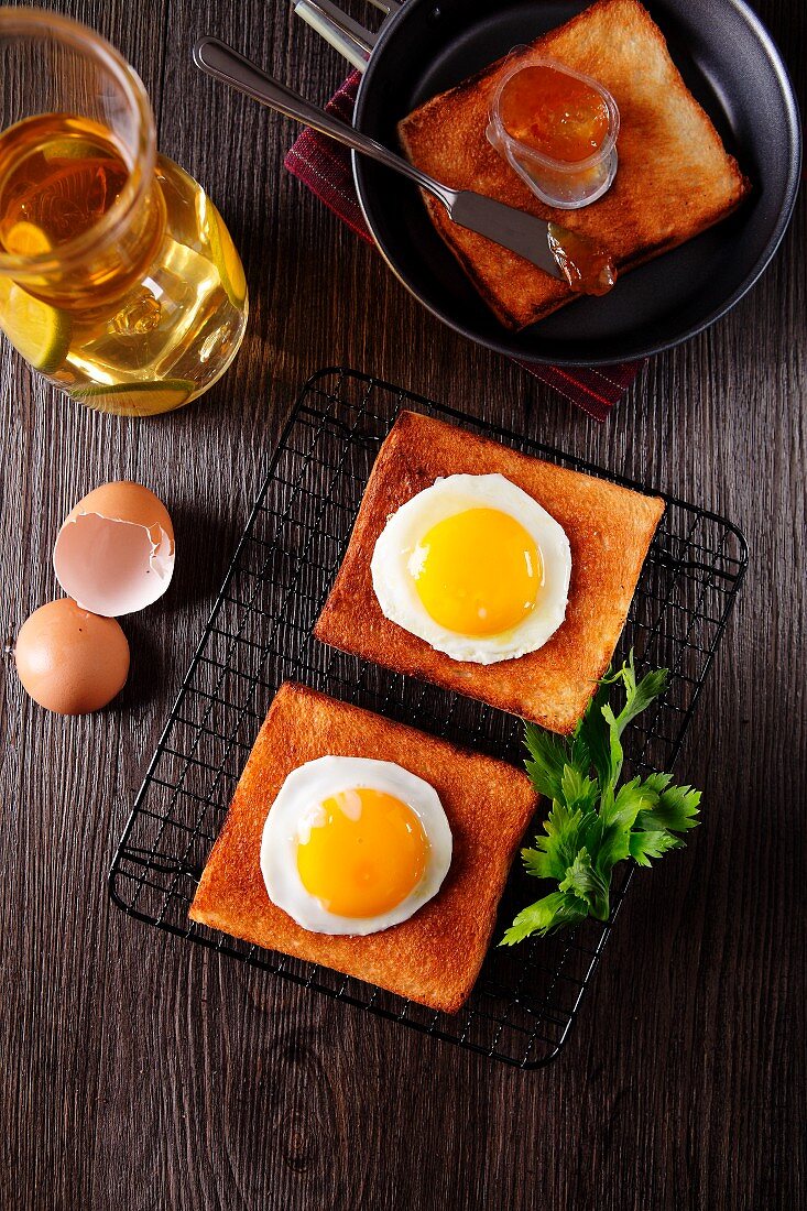 A breakfast of toast, fried egg and orange marmalade