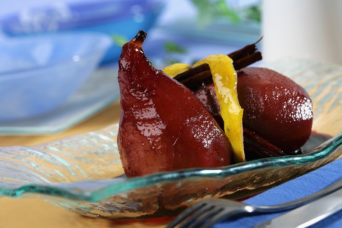 Pears boiled with red wine (Iberia)