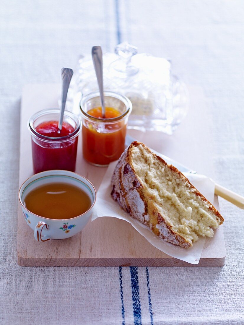 Brioche with jam and tea