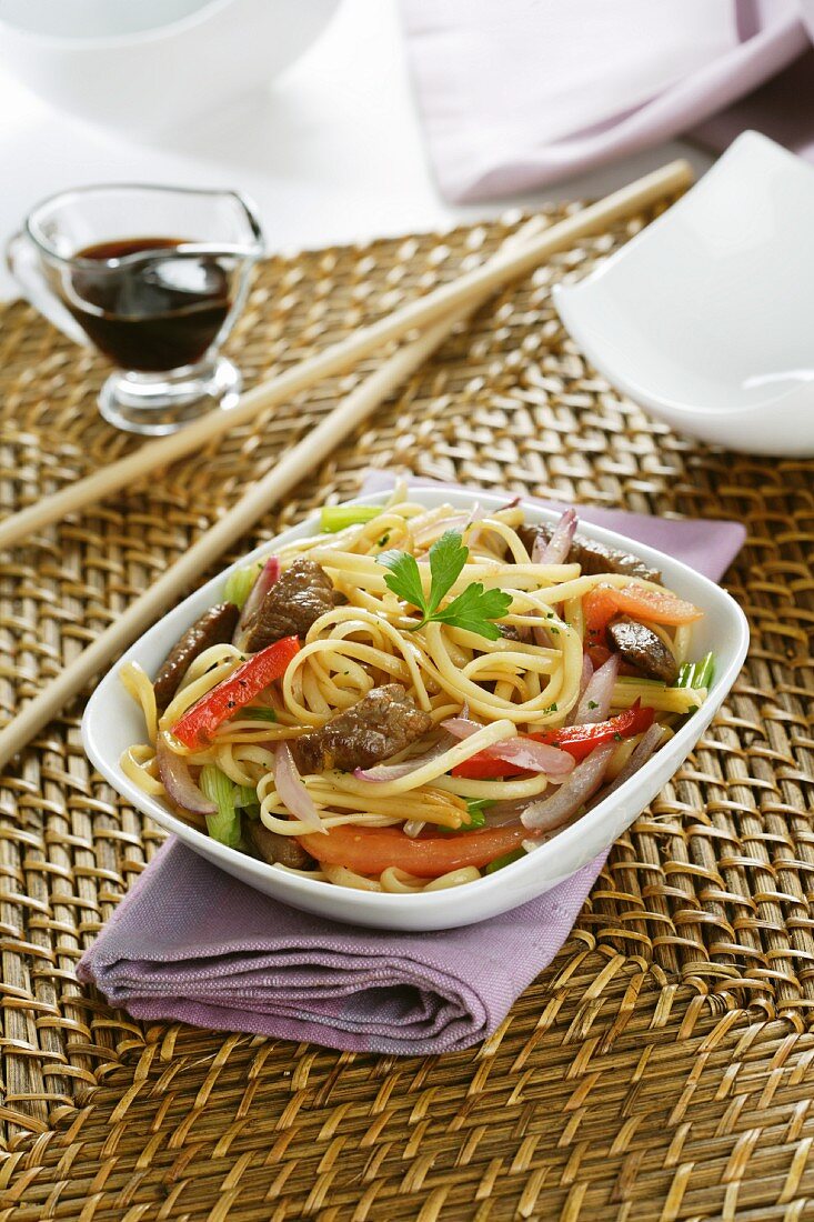 Fried noodles with beef and vegetables (Asian)