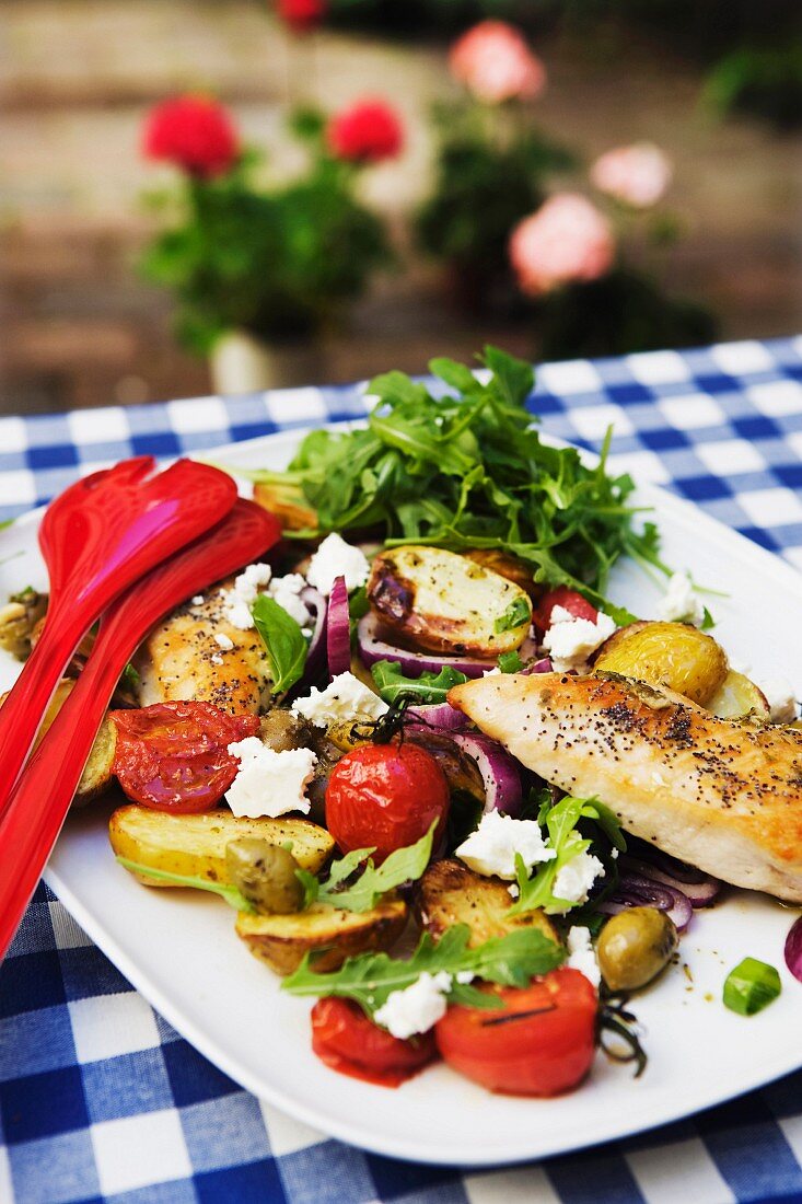 Salat mit gebratener Hähnchenbrust