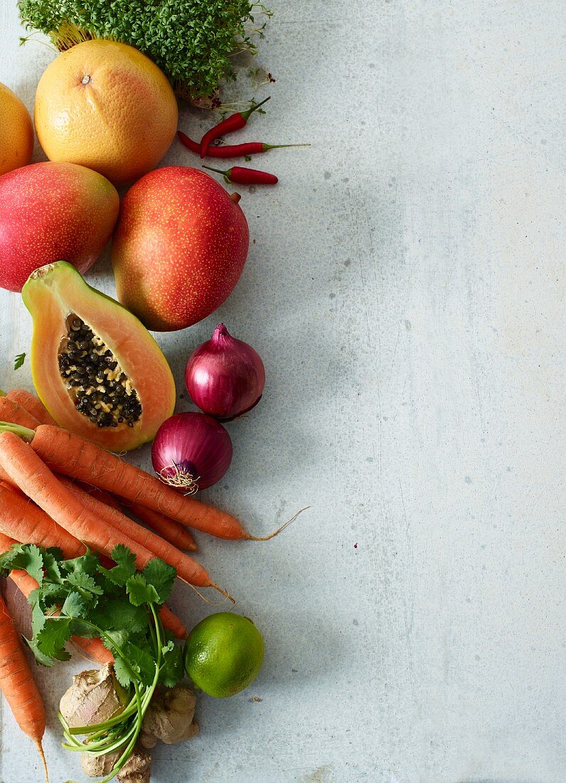 Ingredients for mango & papaya salad with carrots, ginger, onions and cress