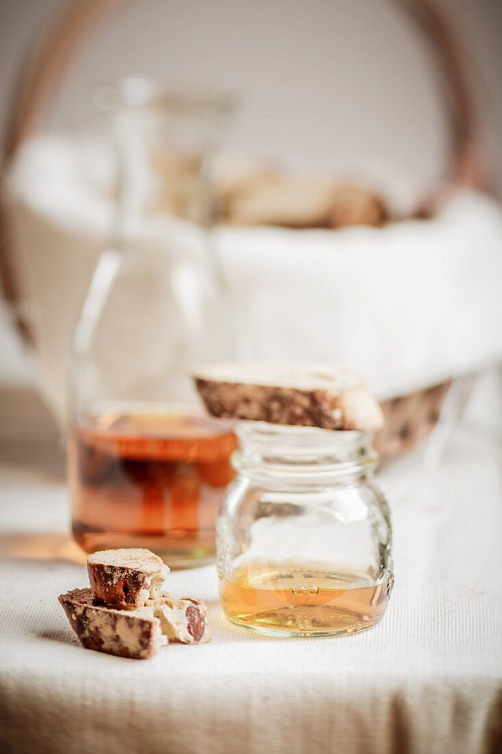 Cantucci e Vin Santo (almond biscuits with dessert wine)