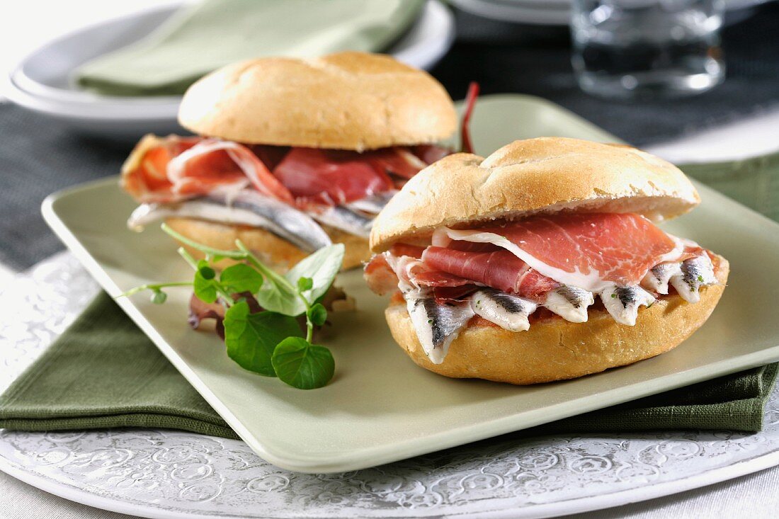 Bocatin of anchovies in vinegar and Iberian shoulder