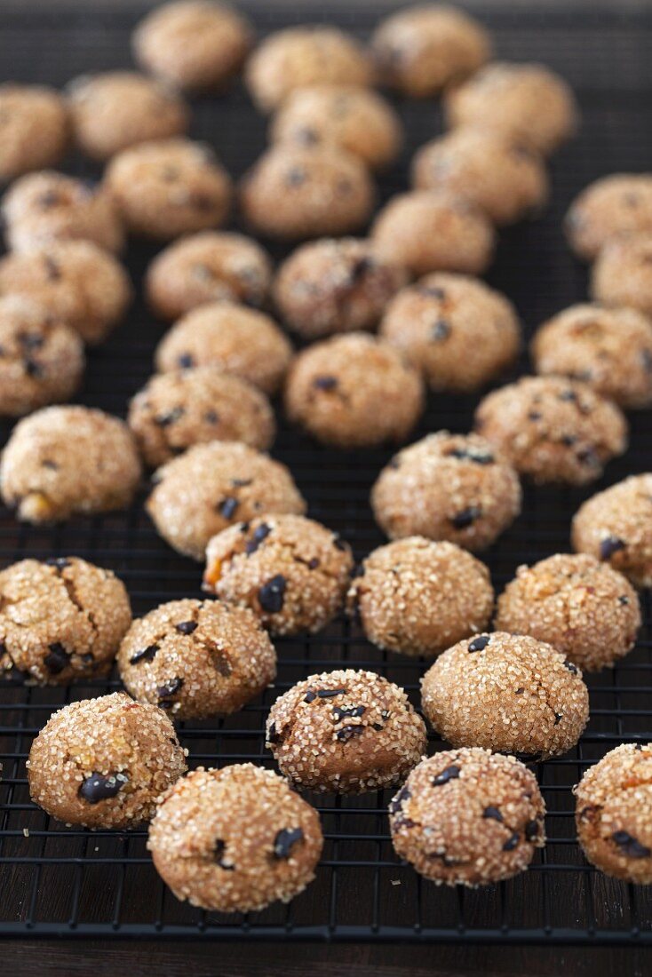 Apricot ginger bites with cocoa nibs