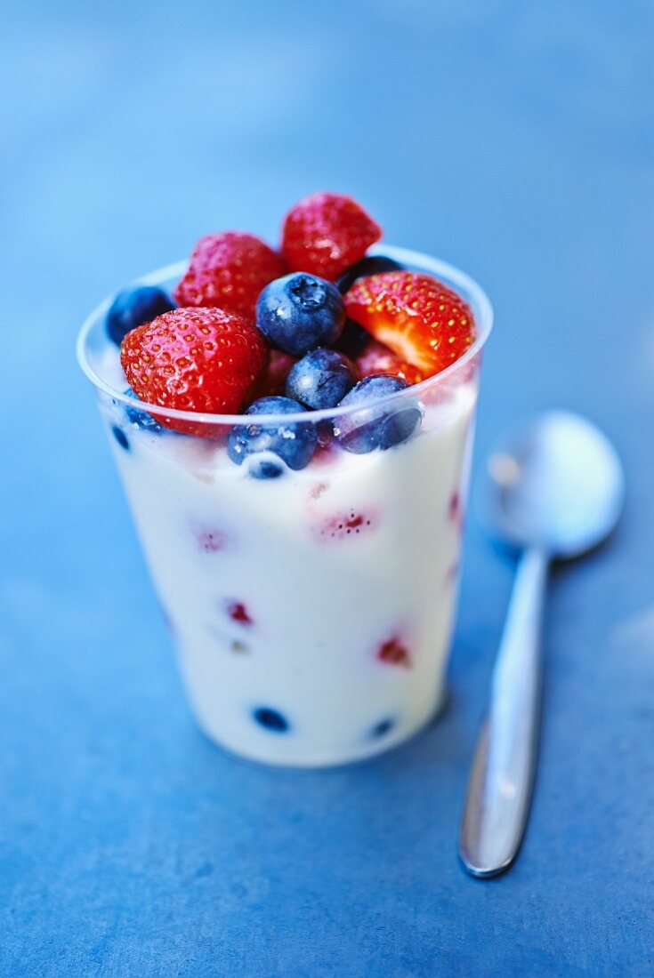 Yoghurt with fresh strawberries and blueberries
