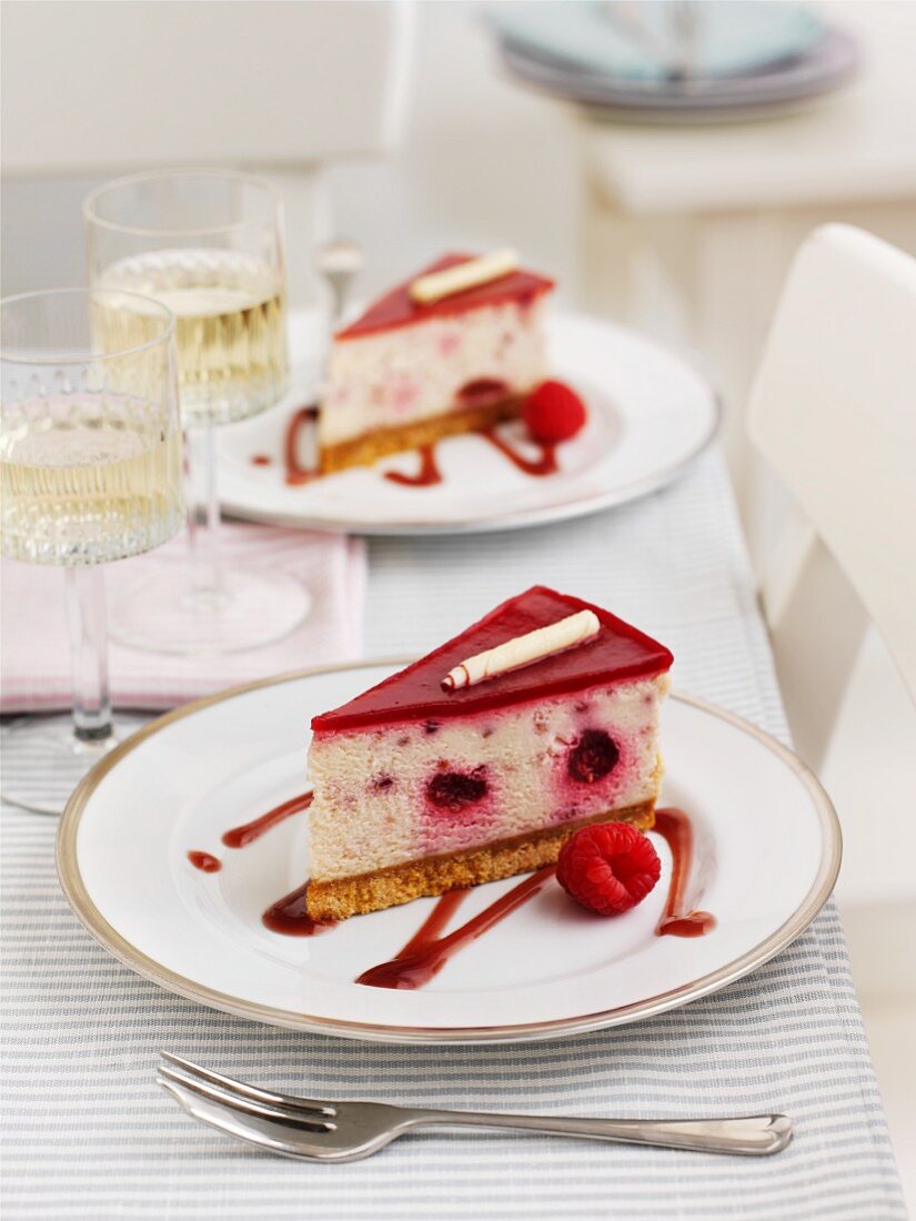 White chocolate cheesecake with raspberries