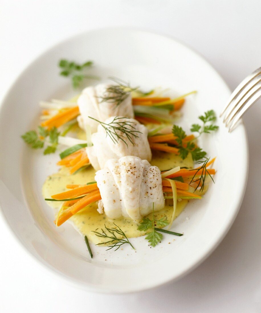 Rolled sole fillets with vegetables julienne and herbs