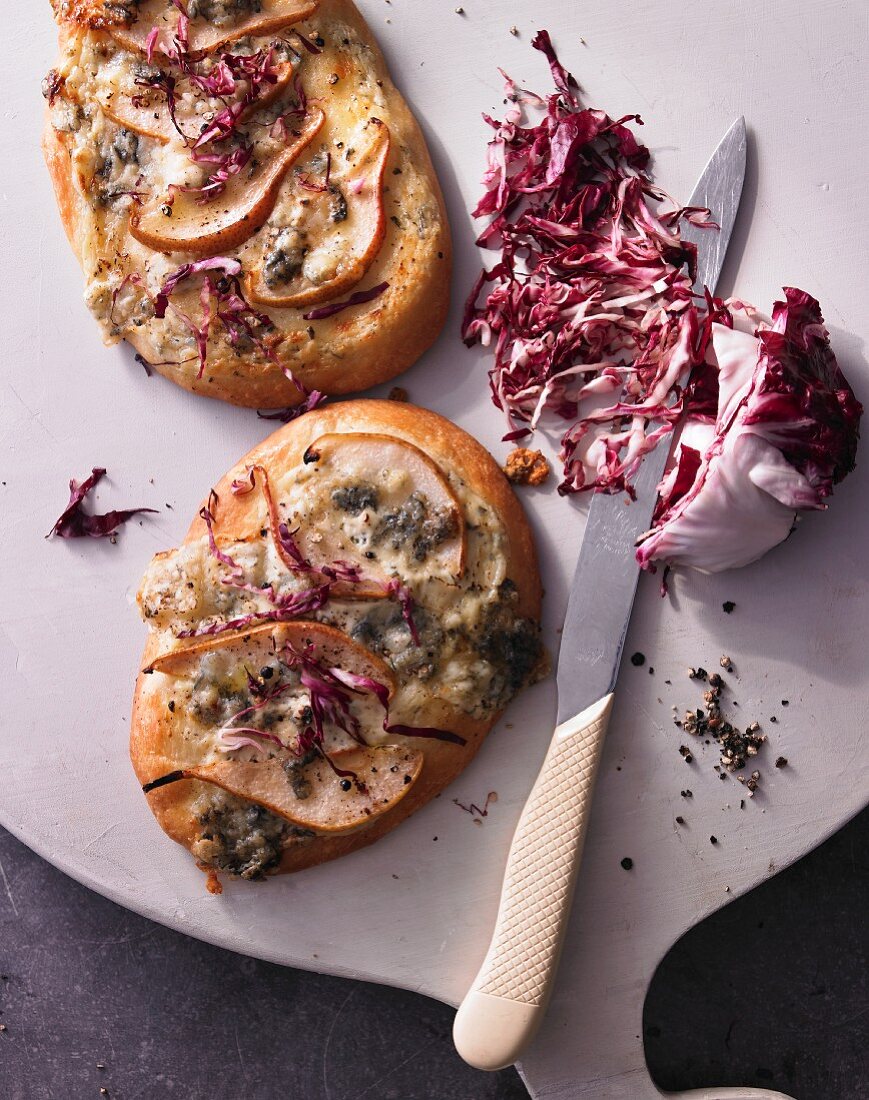 Pizza with red endive and pears