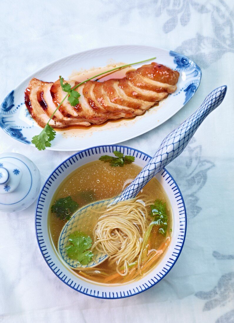 Noodle soup with mie noodles and honey-glazed anise chicken breast (Asia)