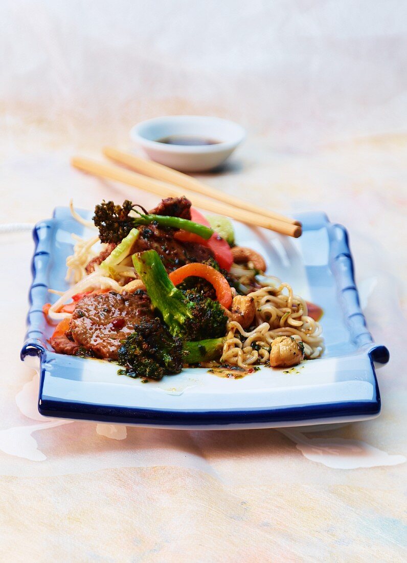 Noodles with broccoli and pork fillet (Asia)