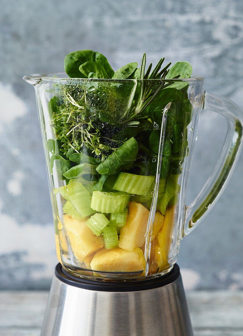 Ingredients for lettuce & herb smoothies and for rocket & celery smoothies, in a blender