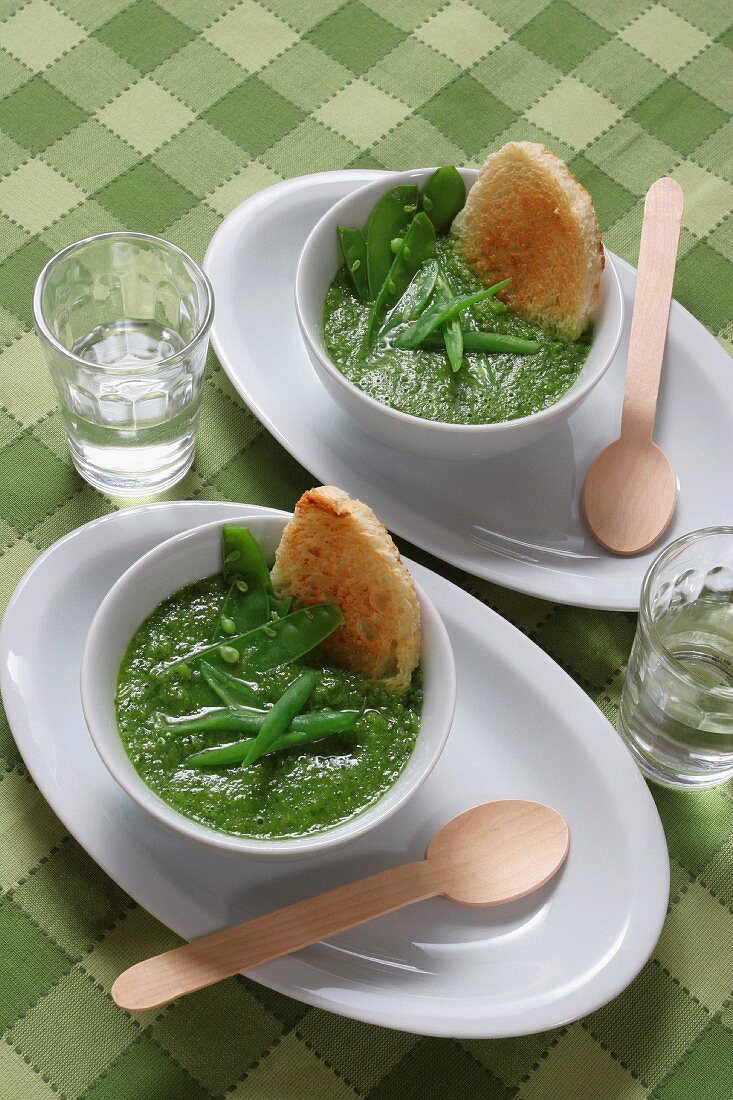 Creamed snowpeas, beans and peas, Italy