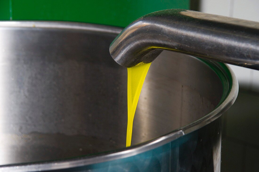 Kalt gepresstes Olivenöl