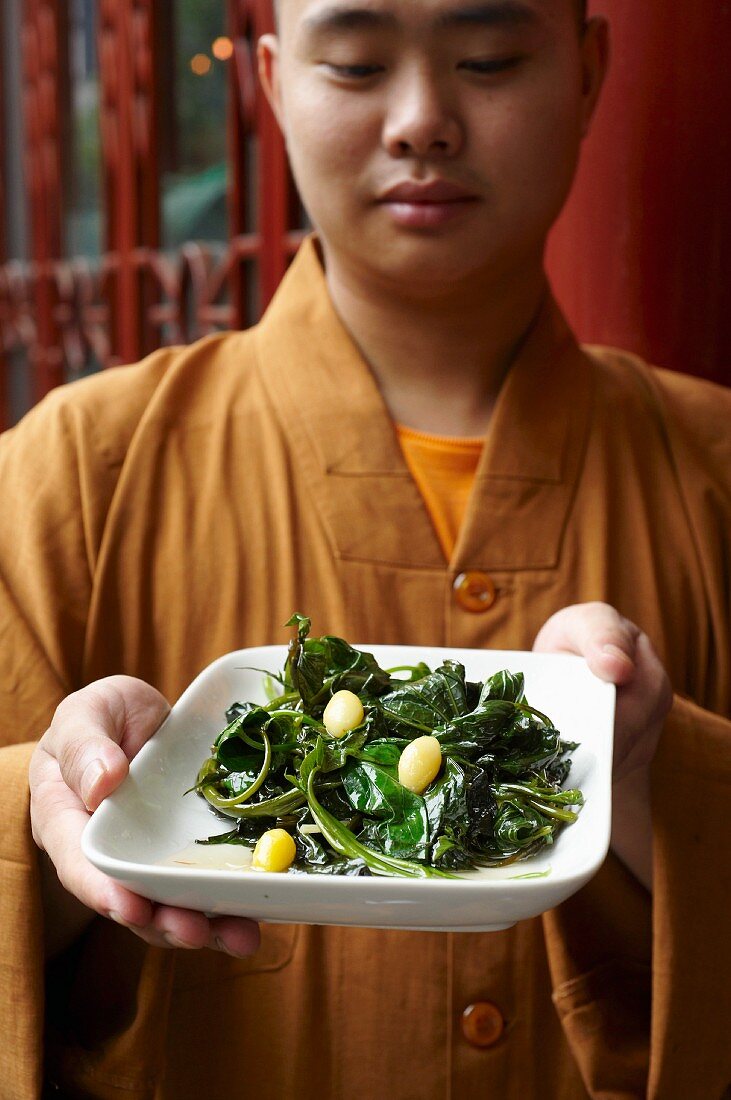 Quick-fried sweet potato leaves with gingko seeds