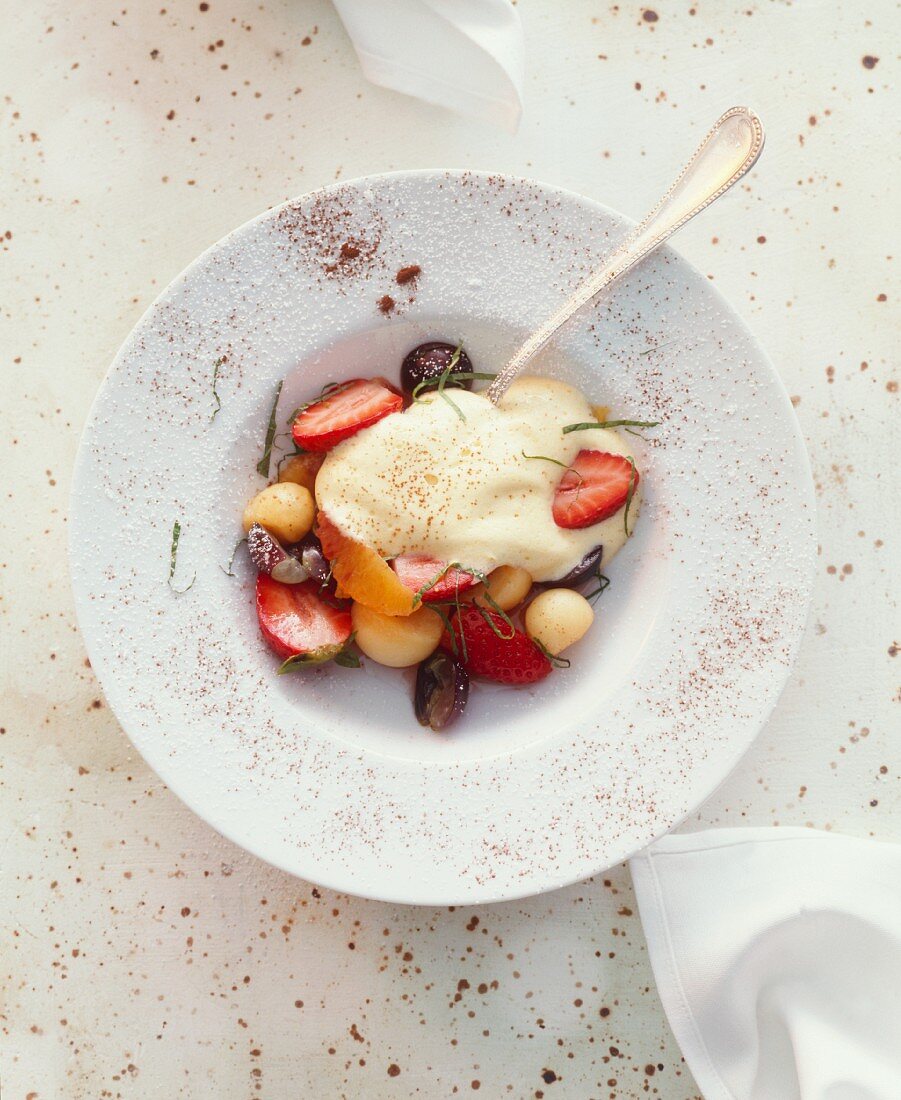 Zabaione mit frischen Früchten (Italien)