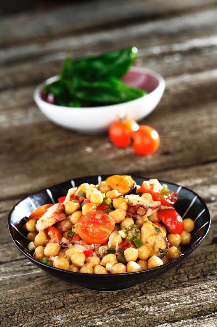 Chickpeas with tomatoes, octopus and mussels