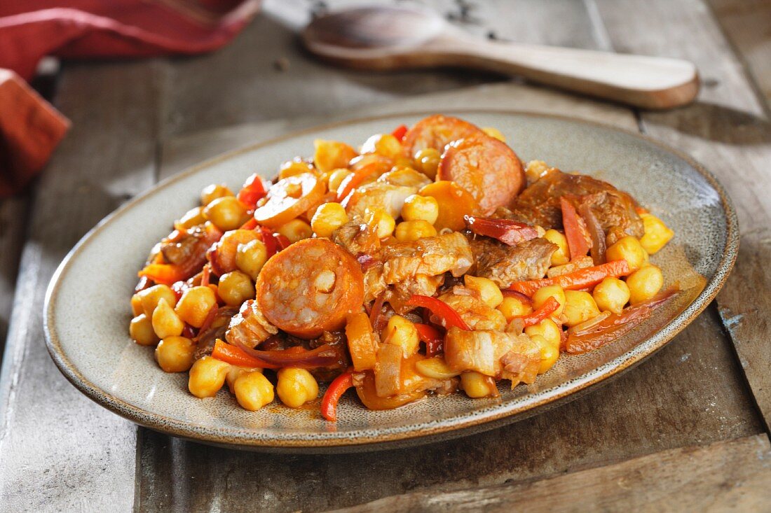 Ropa vieja (chickpea stew with sausage, bacon, peppers and tomatoes, from the Canary Islands)