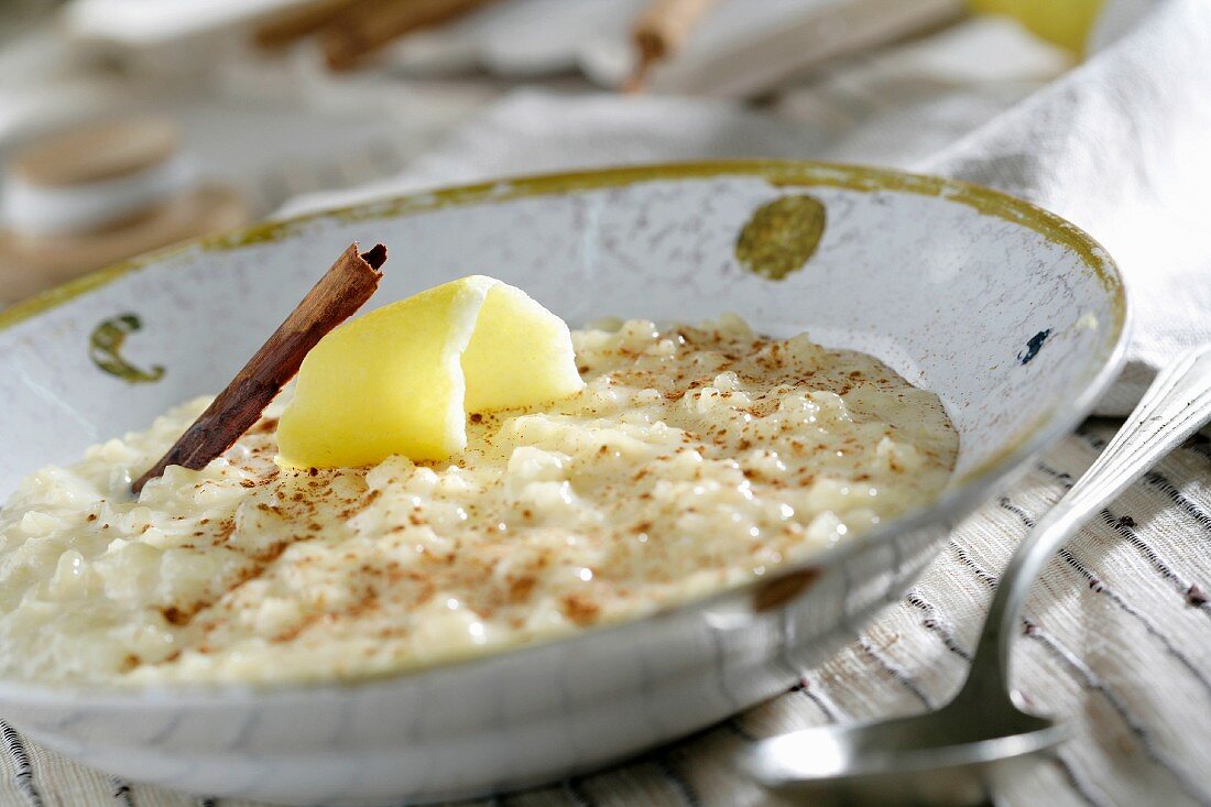 Milchreis mit Zimt und Zitronenschale