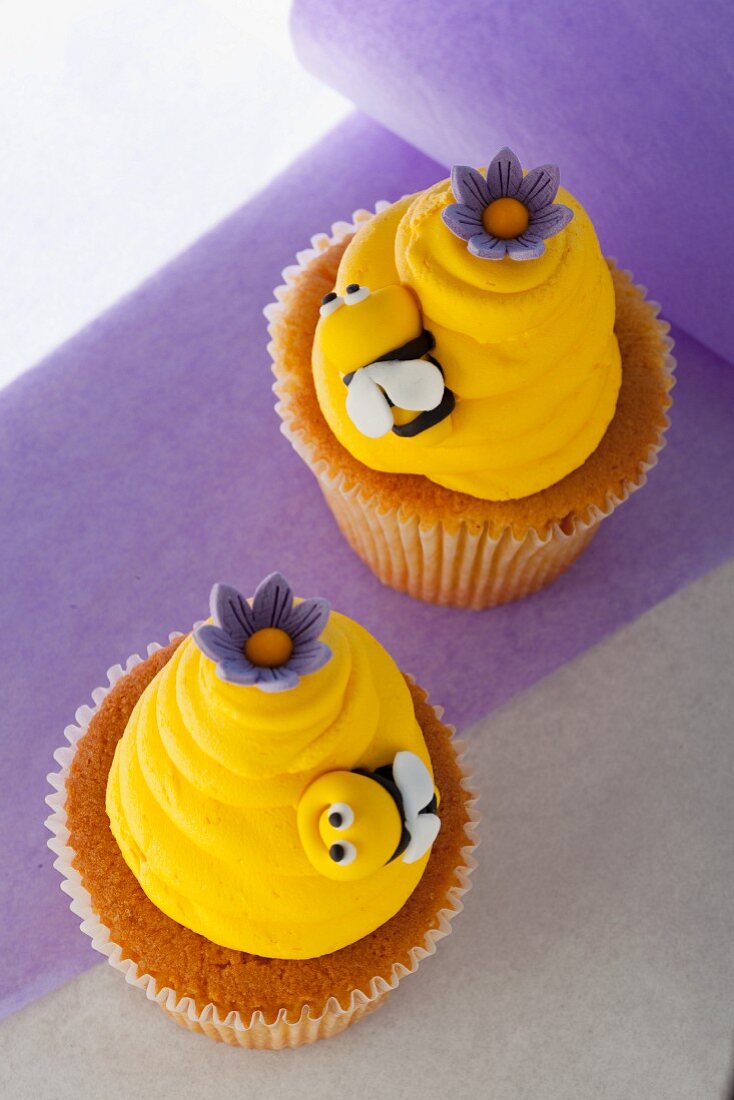 Vanilla cupcakes with lemon buttercream and bees made from fondant icing