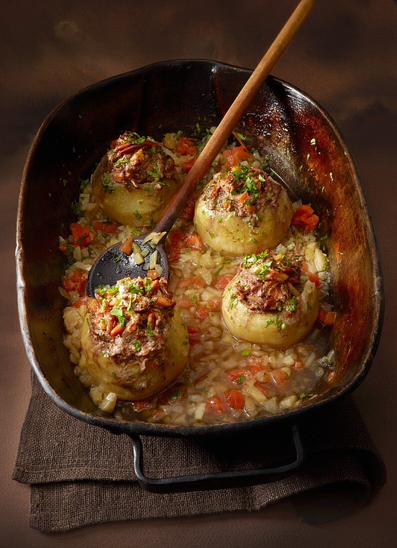 Stuffed kohlrabi with minced lamb