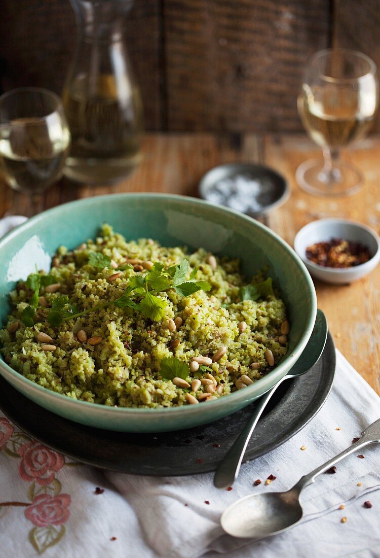 Couscous mit Blumenkohl & Pinienkernen