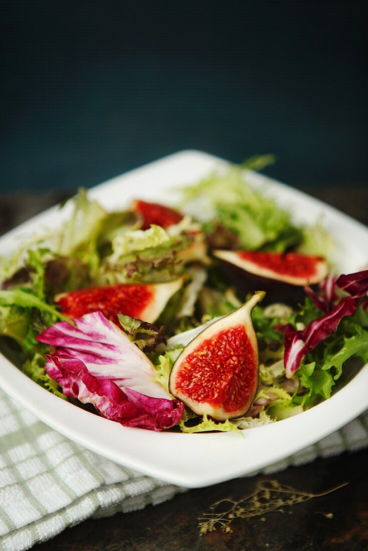 Mixed salad leaves with figs