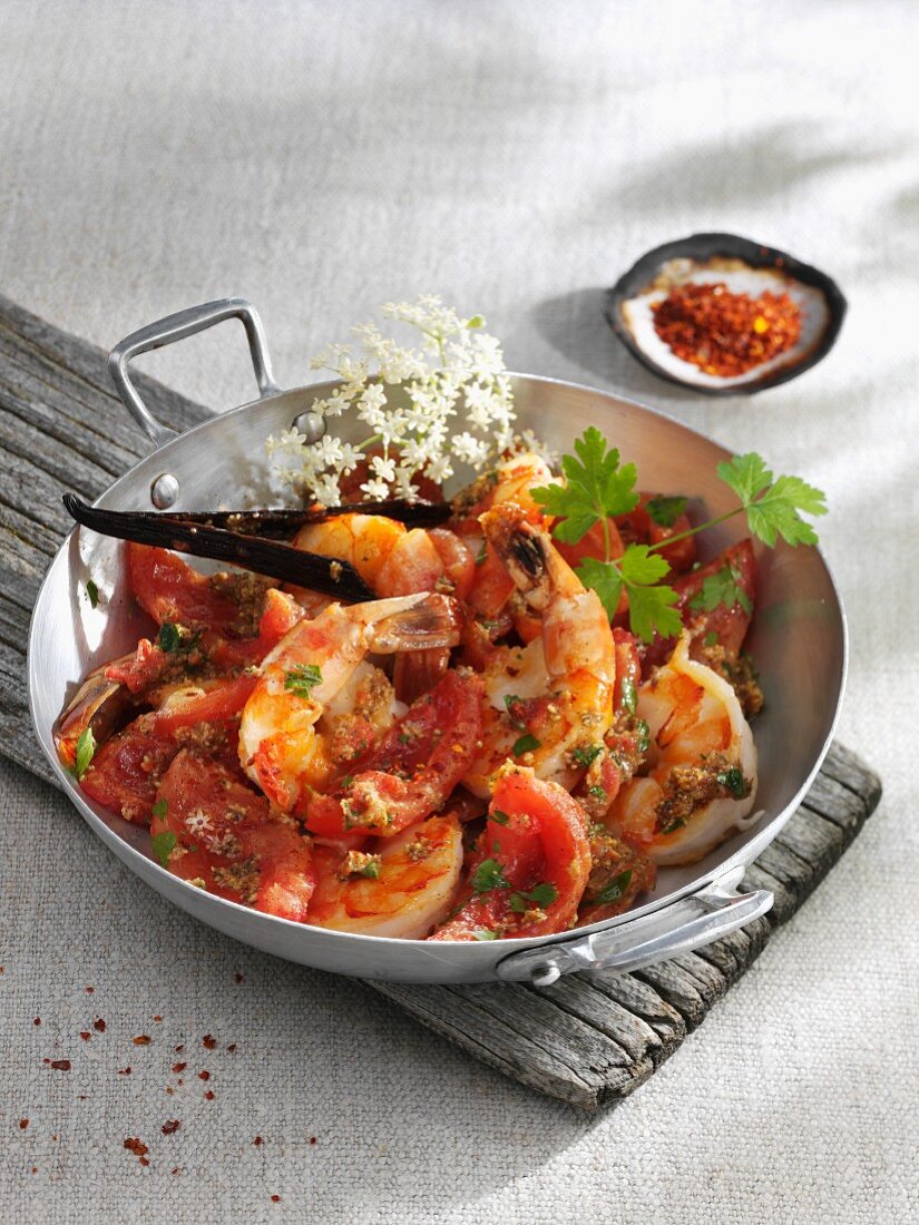 Prawns with tomatoes and elderflowers