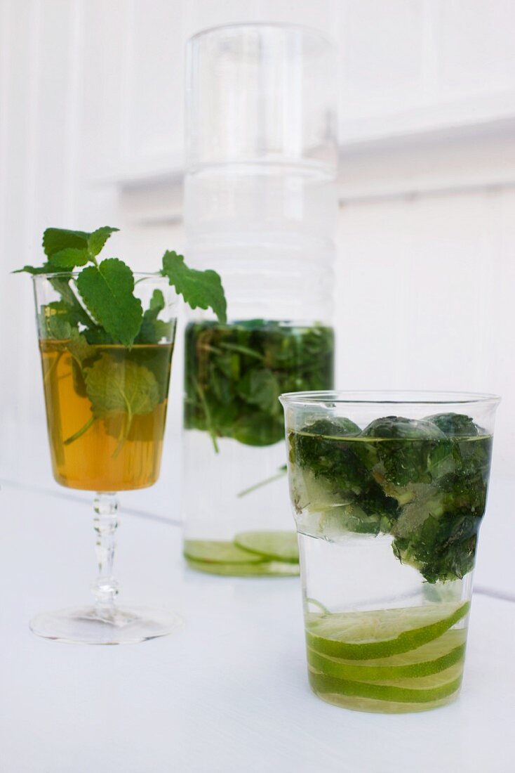 Drinks with fresh lemon balm