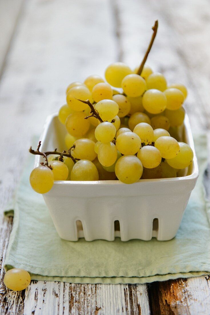 A bowl of green grapes