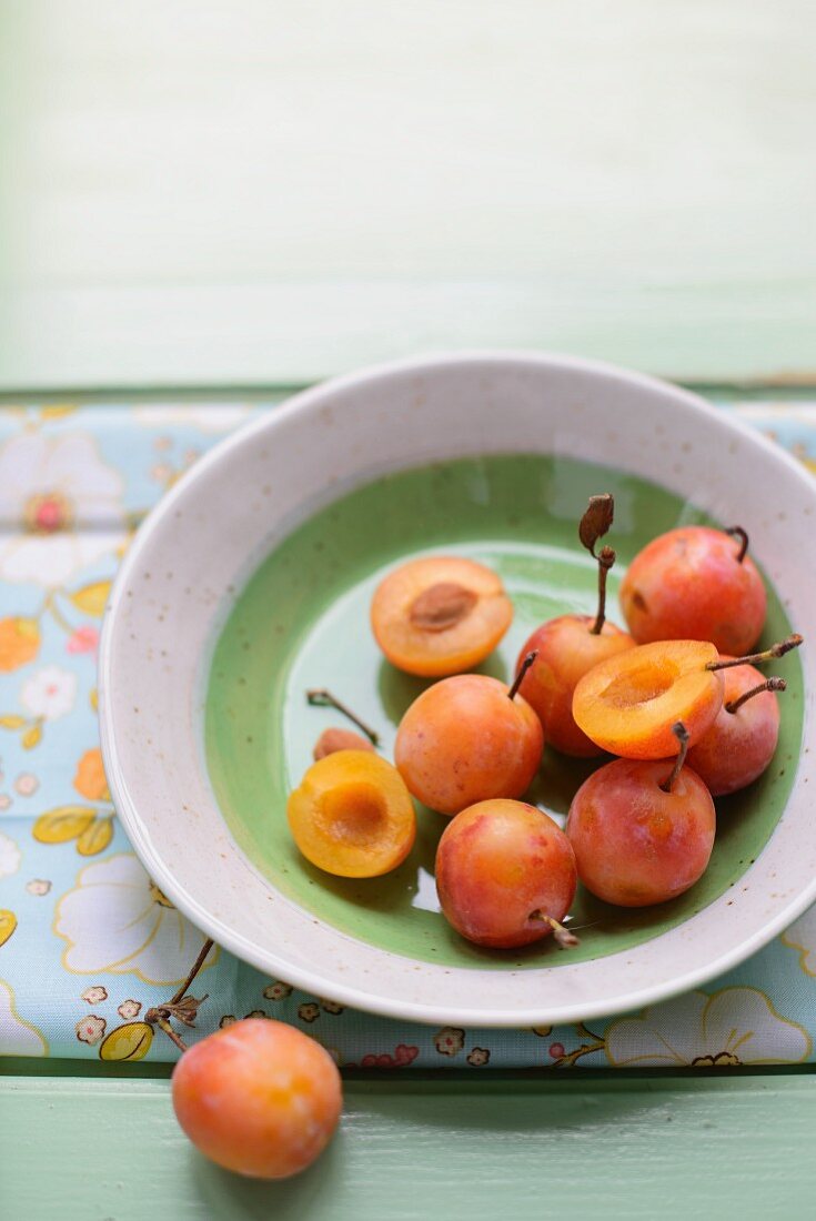 Mirabelle plums in a bowl