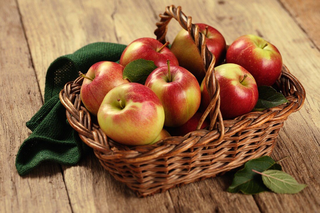 Several Braeburn apples in a basket