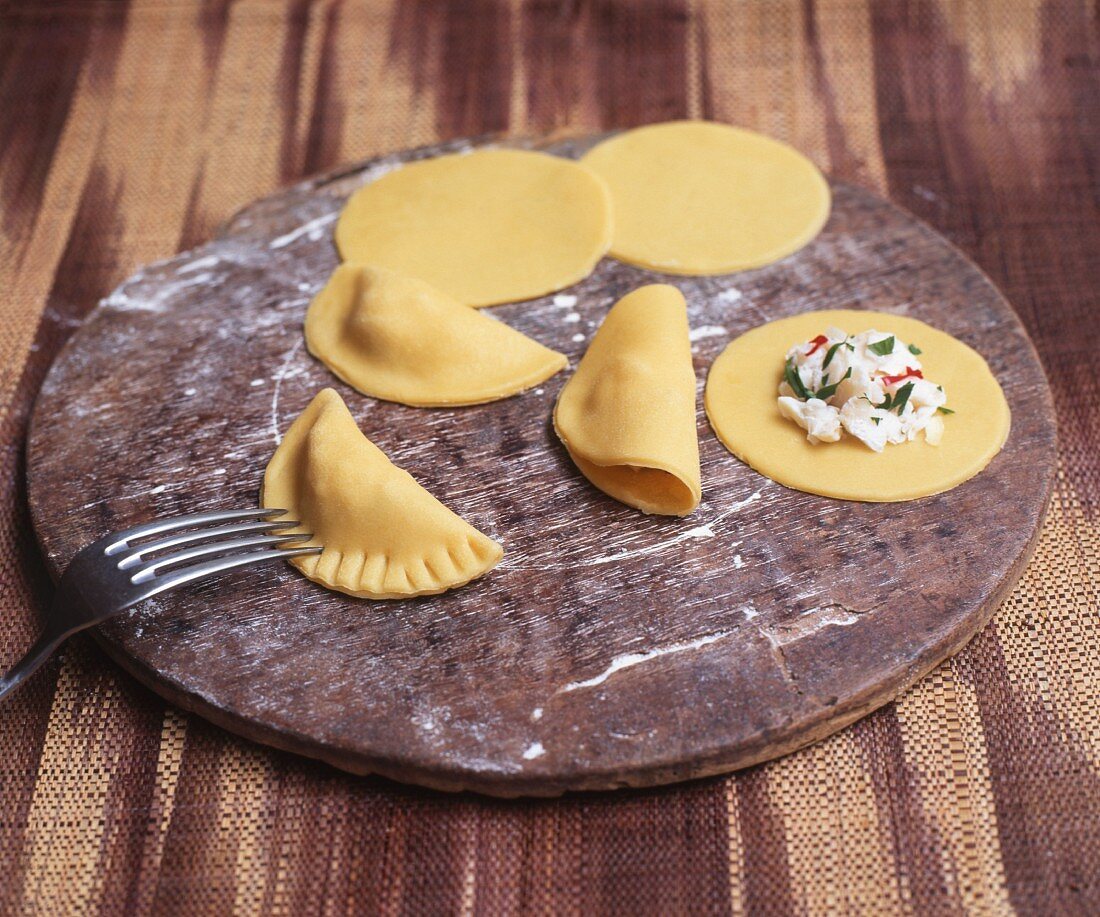 Filled ravioli, raw