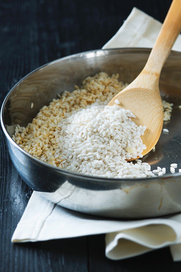 Risotto rice being browned