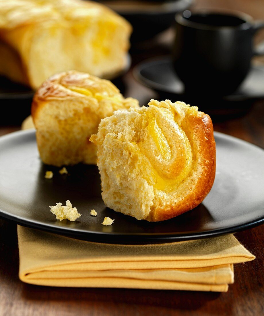 Brioche mit Vanillecremefüllung